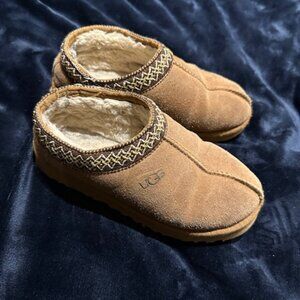 Ugg slip on shoes size 4 youth